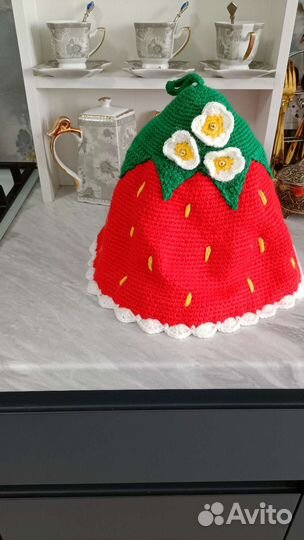 Грелка на чайник в форме клубнички