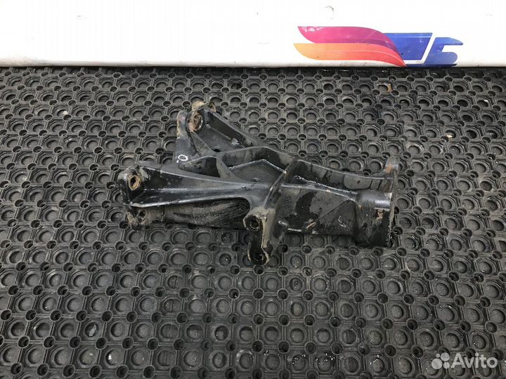 Кронштейн переднего бампера правый Scania 5-series