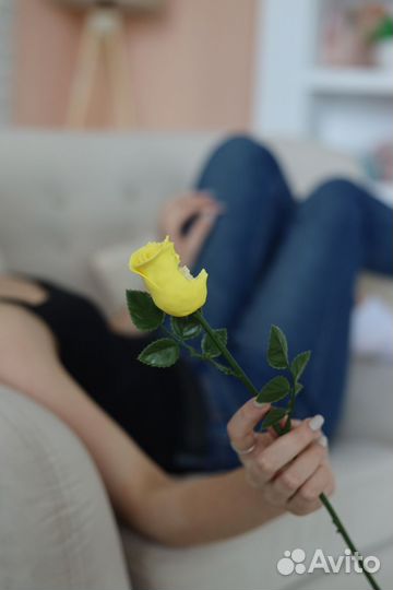 Сладкие розы девушке в подарок