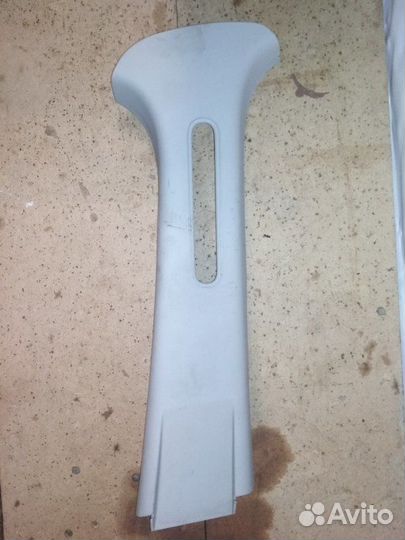 Обшивка стойки правая Renault Sandero 1 K7J A710