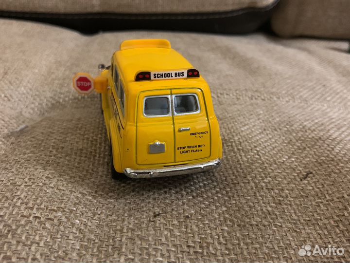 Игрушечный chevrolet Suburban 1950