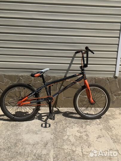 Трюковой велосипед BMX