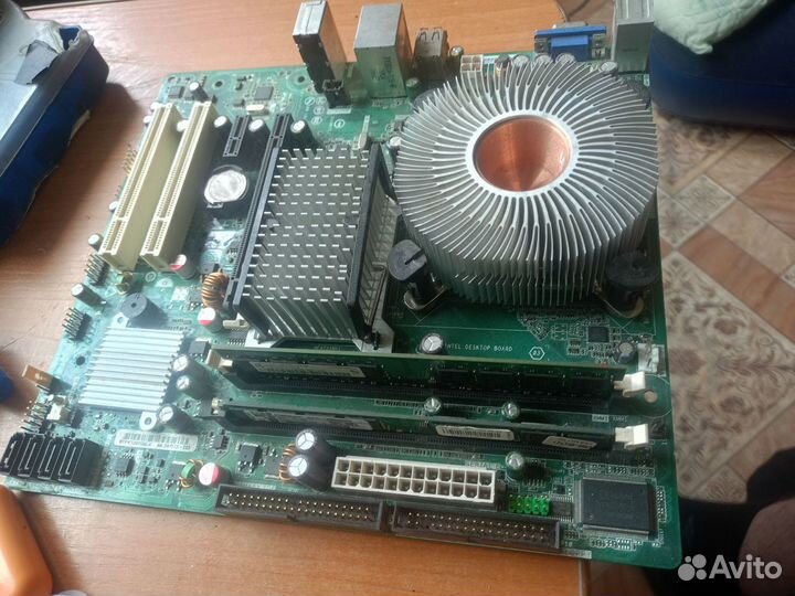 Материнская плата 775