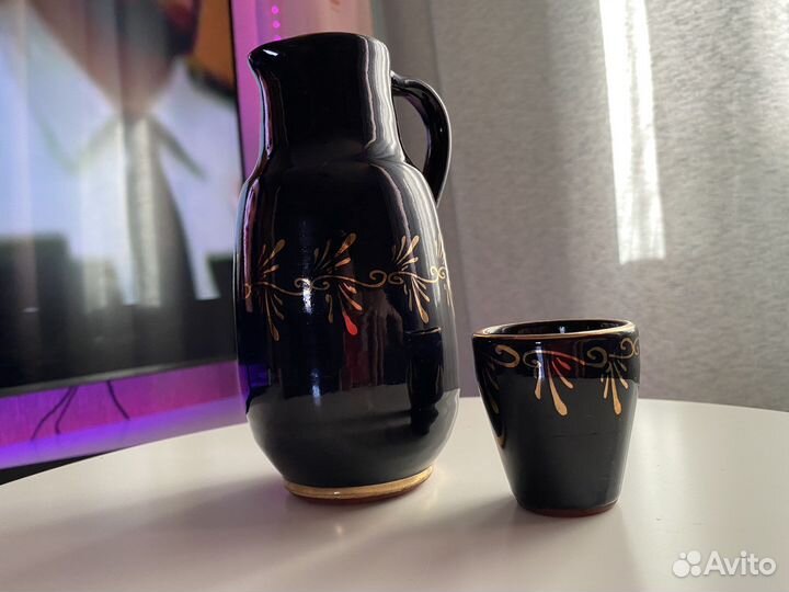 Кувшин с рюмкой