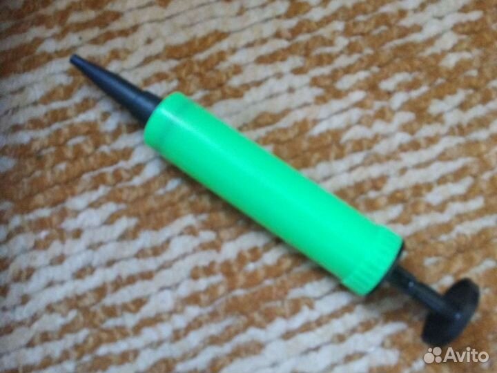 Насос, клеевой пистолет, нитки, пряжа,бутылочки