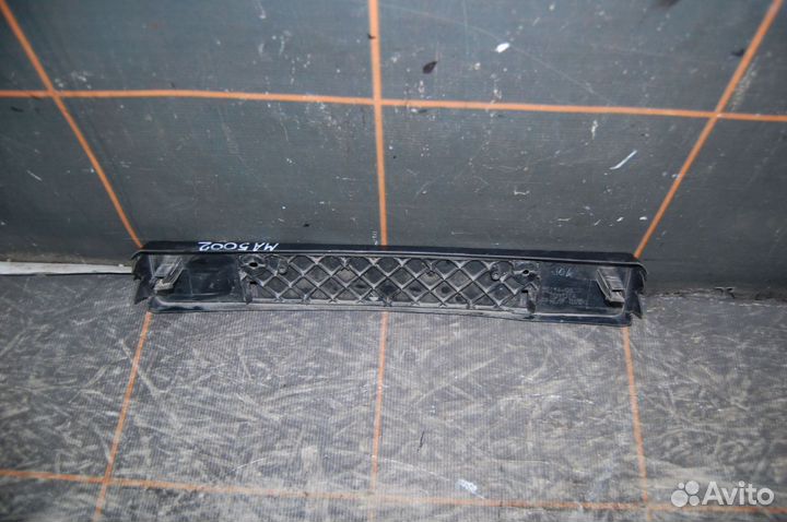 Площадка номерного знака - Toyota Camry V55