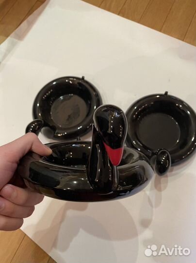 Пепельница черный лебедь