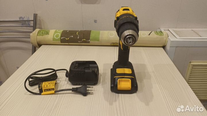 Бесщеточная дрель-шуруповерт dewalt DCD777S2T