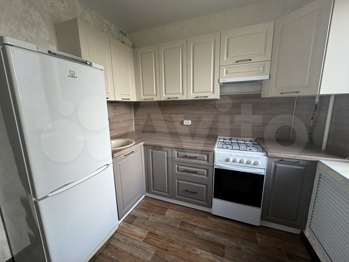 2-к. квартира, 52 м², 6/10 эт.