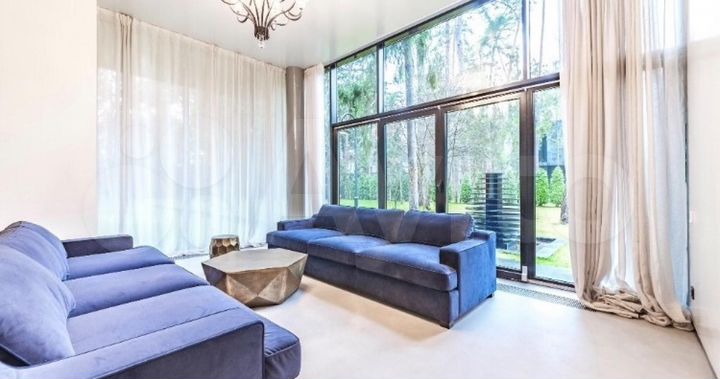 Дом 680 м² на участке 25 сот.