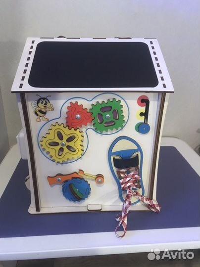 Бизиборд домик