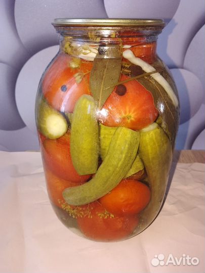 Компоты домашнего производства, соленья