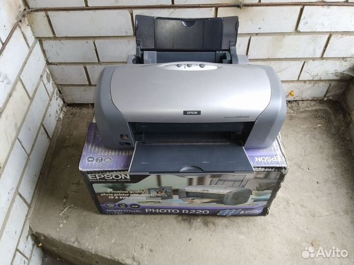 Два цветных струйных принтера