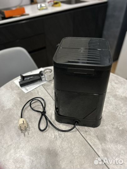 Кофеварка рожковая DeLonghi EC 230.BK черный