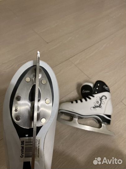 Коньки фигурные женские