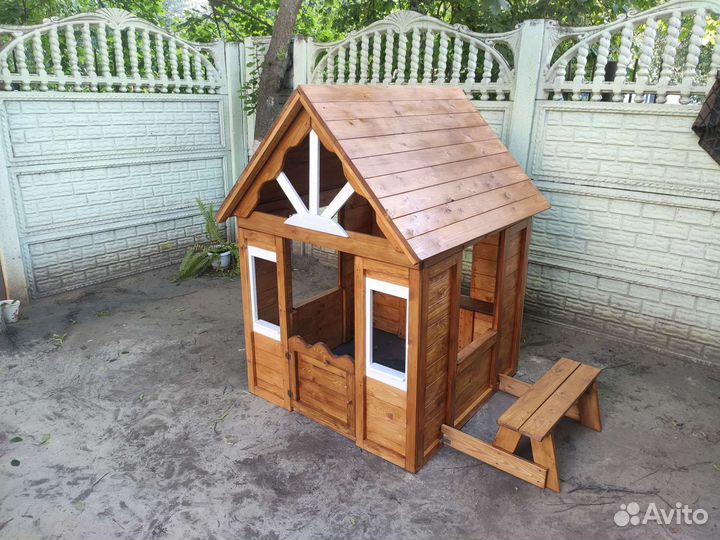 Детский игровой домик из дерева