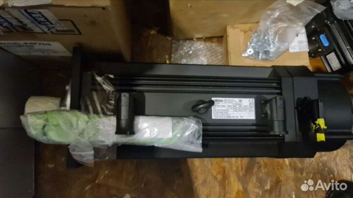 Серводвигатели. Кабель Lenze Servotechnics