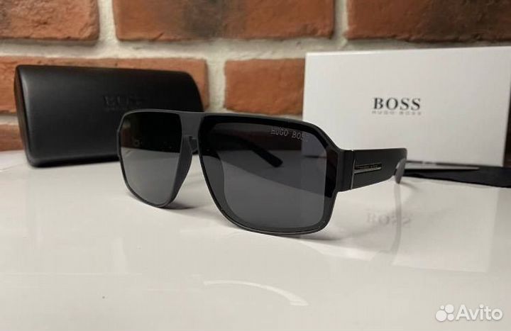 Солнцезащитные очки Hugo Boss с полароидом