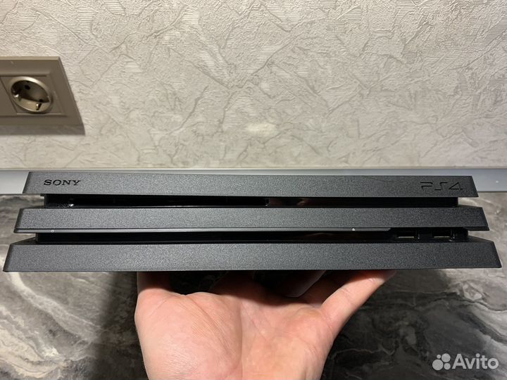 Sony PlayStation 4 PRO 1 TB (2 джойстика + игры)