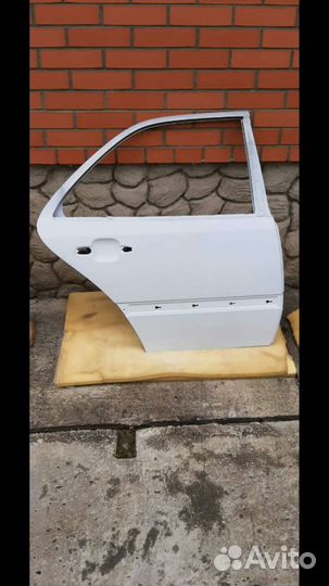 Задние двери на мерседес С180 W202
