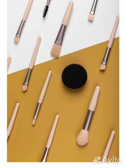 Новый набор кистей + спонж в чехое, 3 шт в наличии