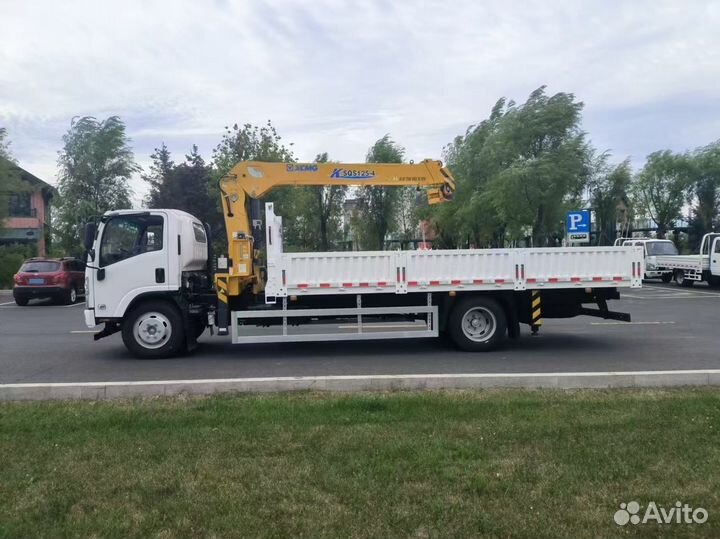 Isuzu Elf с КМУ, 2024