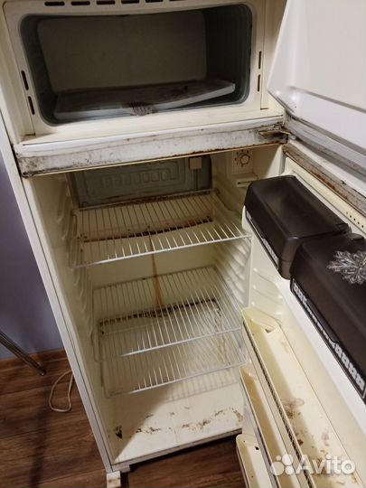 Бесплатно Холодильник