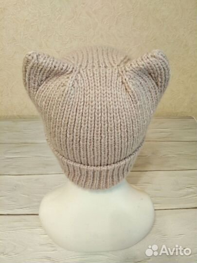 Шапка женская вязаная с ушками. Ручная работа