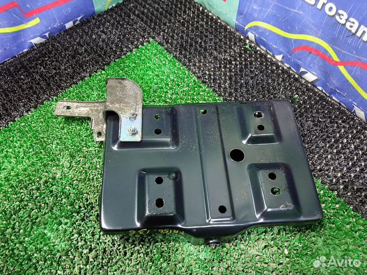 Площадка под аккумулятор правая Mitsubishi Pajero