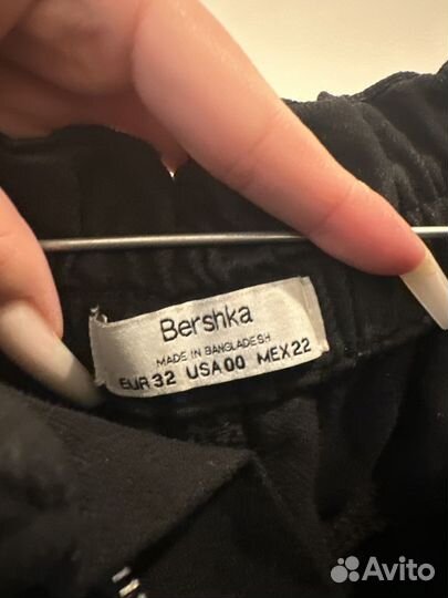 Джинсы mom bershka