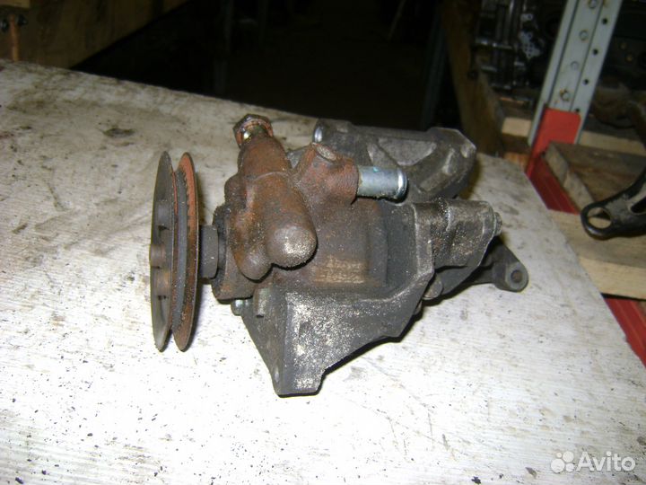 Насос гур Volkswagen Vento 26016947