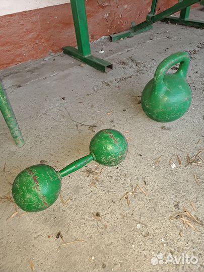 Жим лежа скамья гантели