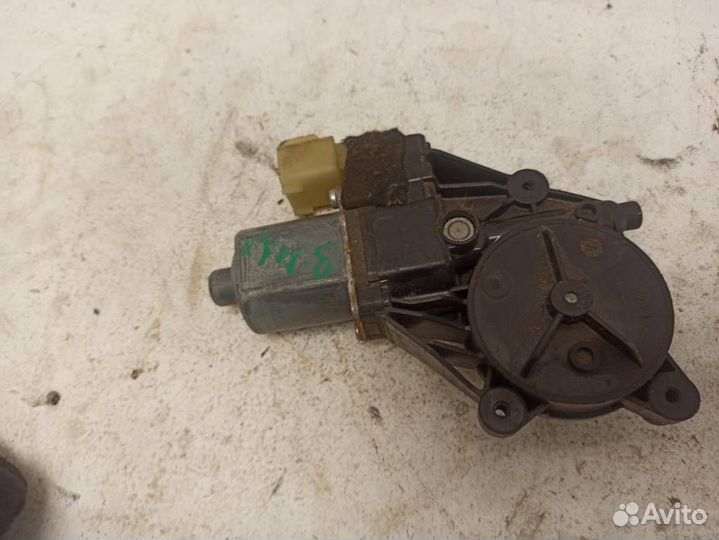 Моторчик переднего левого стеклоподъемника