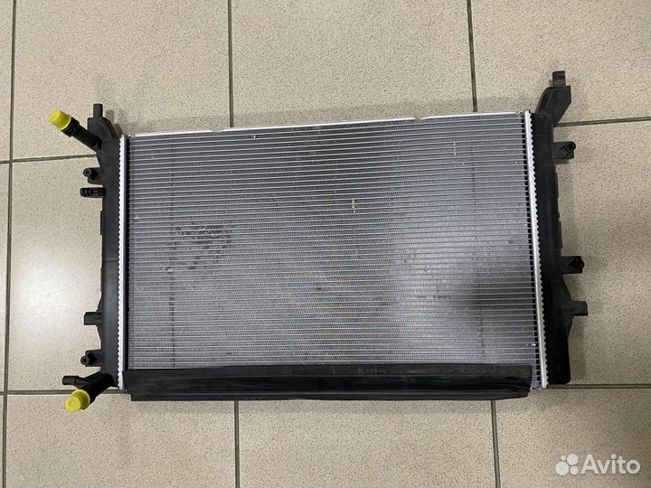 Радиатор кондиционера Volkswagen Tiguan 5N0820411E