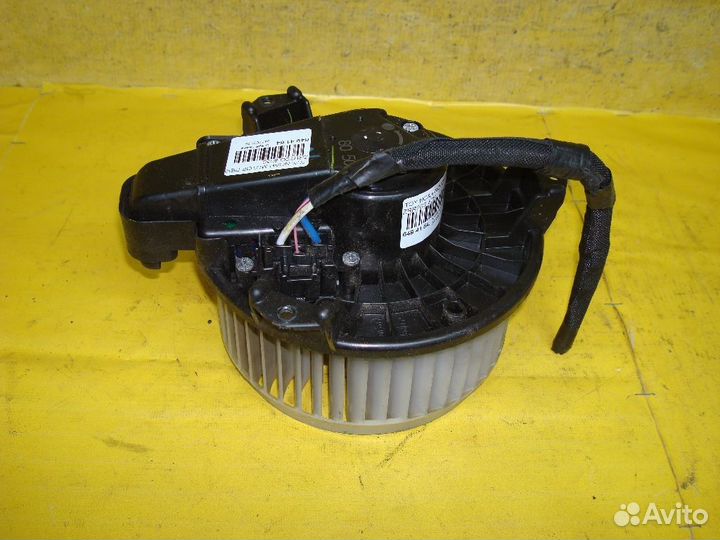 Мотор печки Toyota Noah ZRR70G