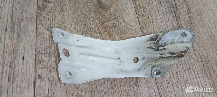 Кронштейн крепления крыла Golf Mk6