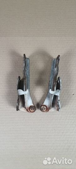 Петля капота Hyundai Terracan, 2003г