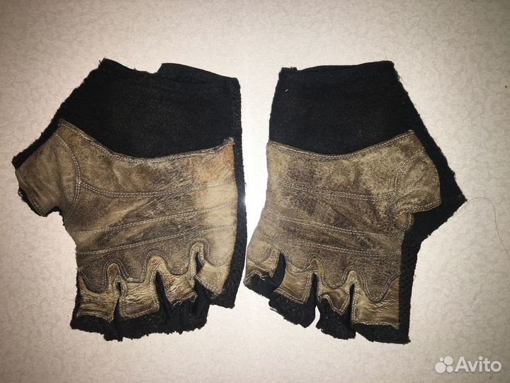 Перчатки спортивные