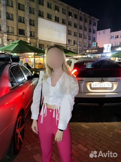 Розовые облегающие женственные штаны