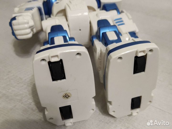 Игрушка робот интерактивный