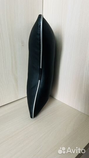 Подушка на подголовник 30х20 см эко-кожа черная