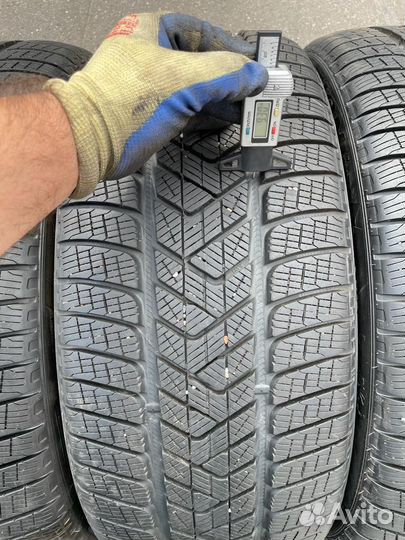 Pirelli Scorpion Winter RFT 275/40 R22 и 315/35 R22