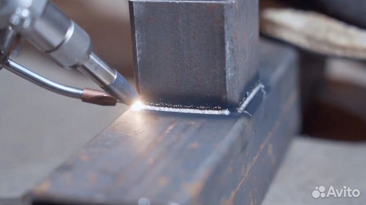 Сварщик лазерной сварки