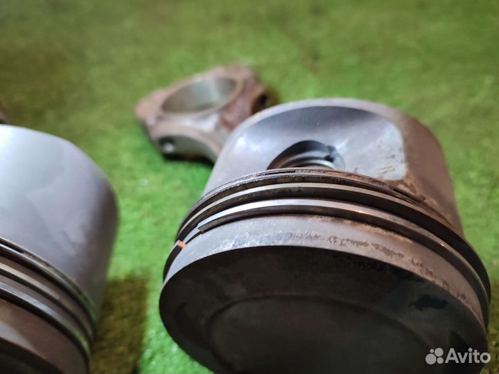 Поршни с шатунами Mercedes w124 m102 2.3