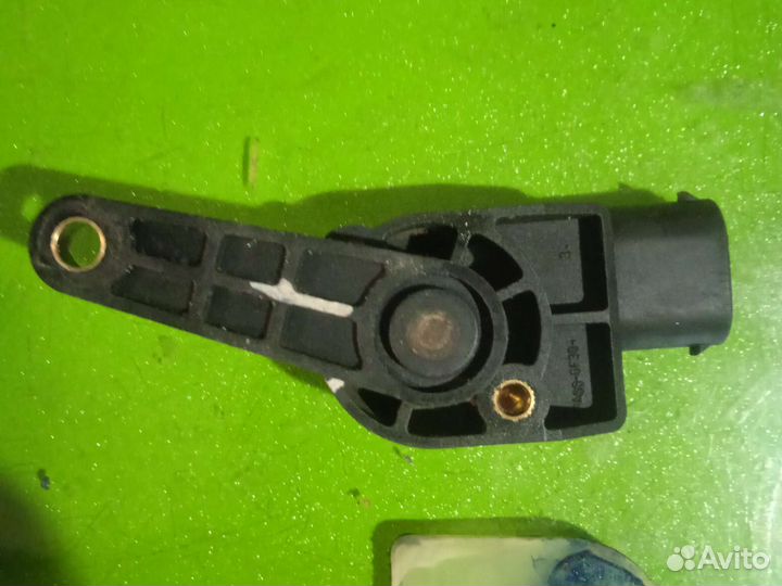 VW Датчик положения кузова, левый