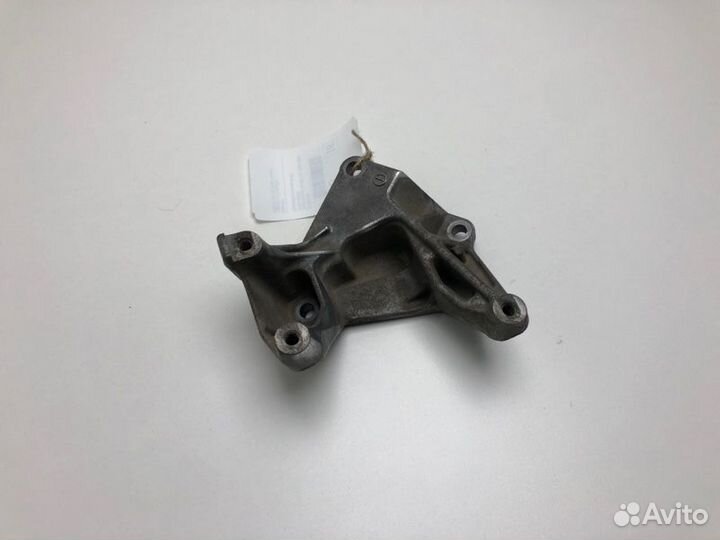 Кронштейн Toyota Corolla ZRE151L 1zrfe 2008