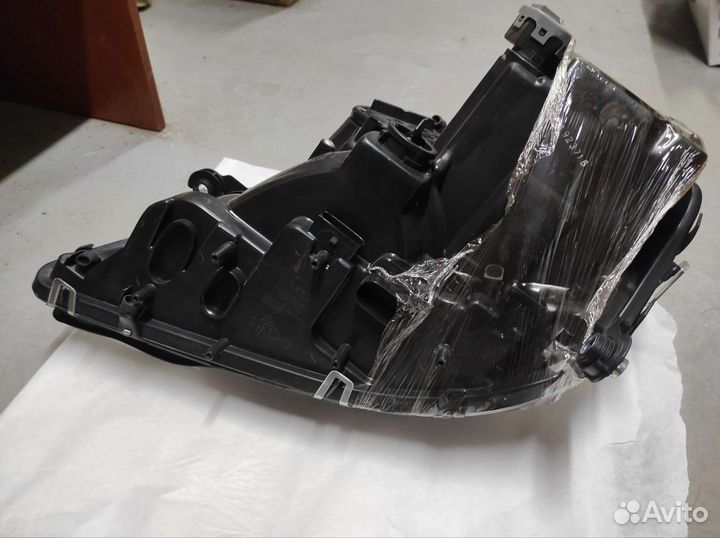 Фара правая линзованная с мотором Mercedes ML164