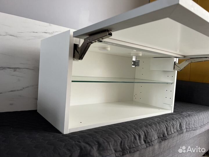 Шкафчик навесной IKEA / Ютис