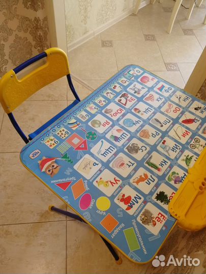 Детский стол со стулом