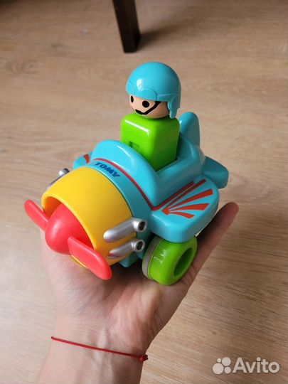 Самолет игрушка